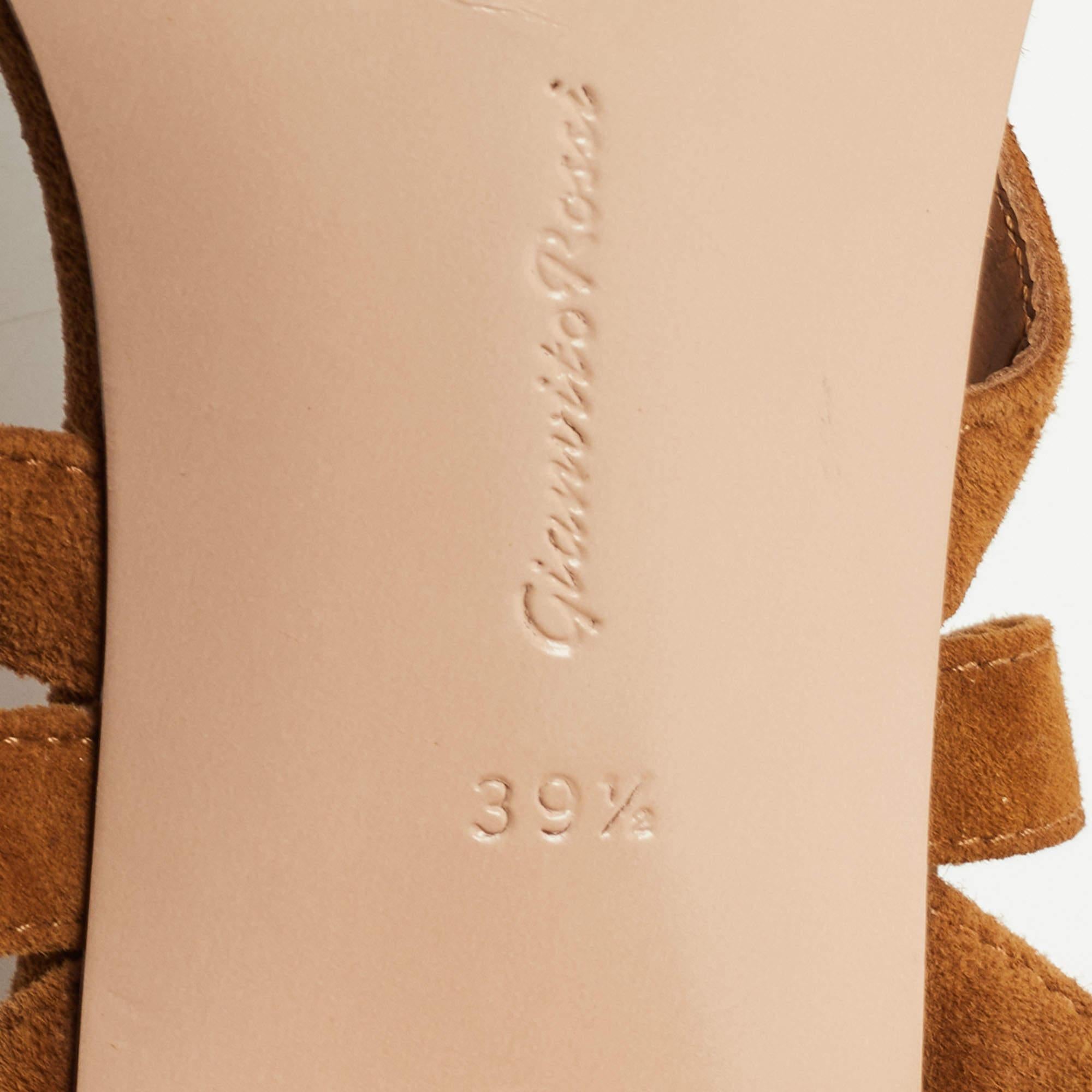 Gianvito Rossi Sandali alla caviglia Janis in pelle scamosciata marrone misura 39,5 in vendita 3