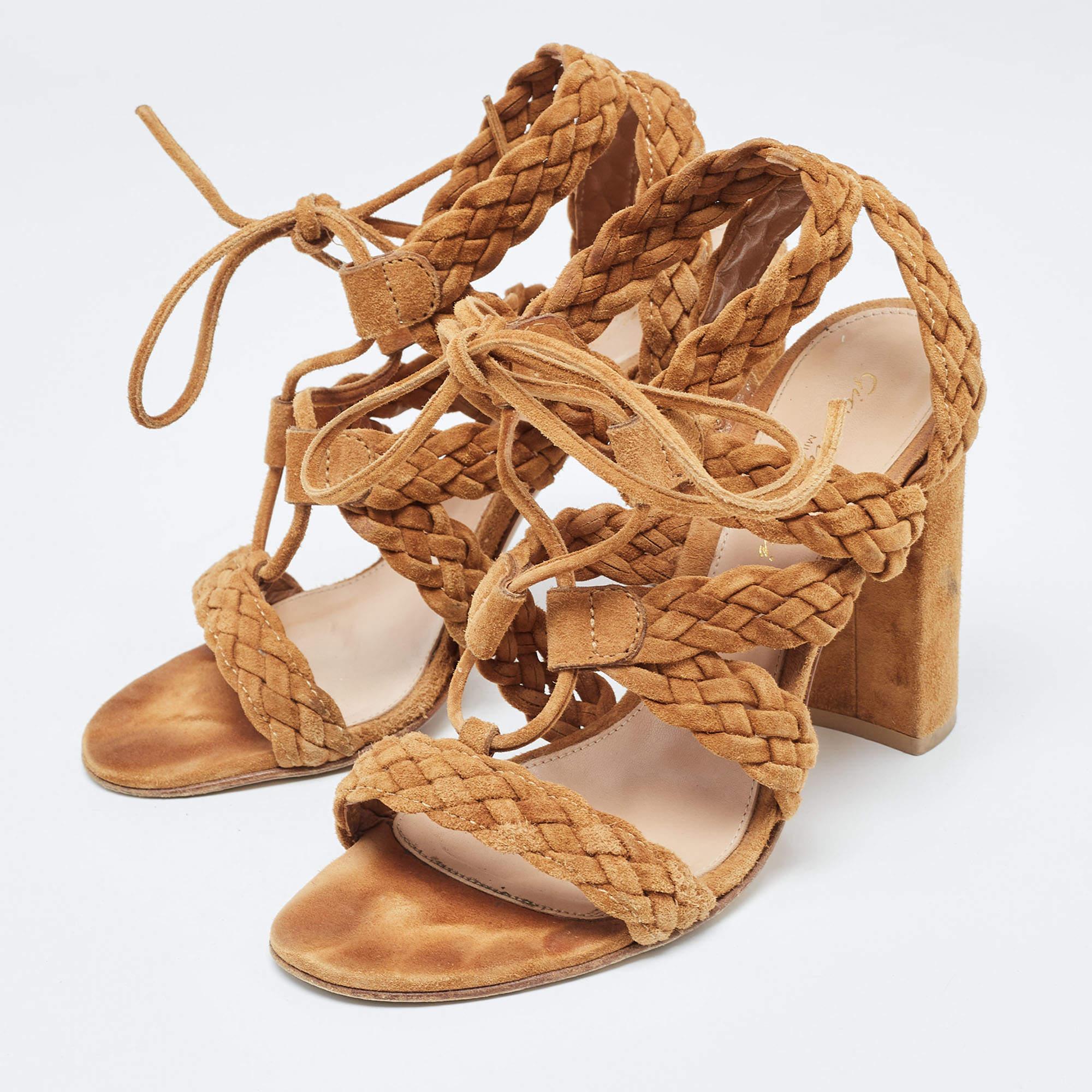 Wear these designer sandals to spruce up any outfit. They are versatile, chic, and can be easily styled. Made using quality materials, these sandals are well-built and long-lasting.