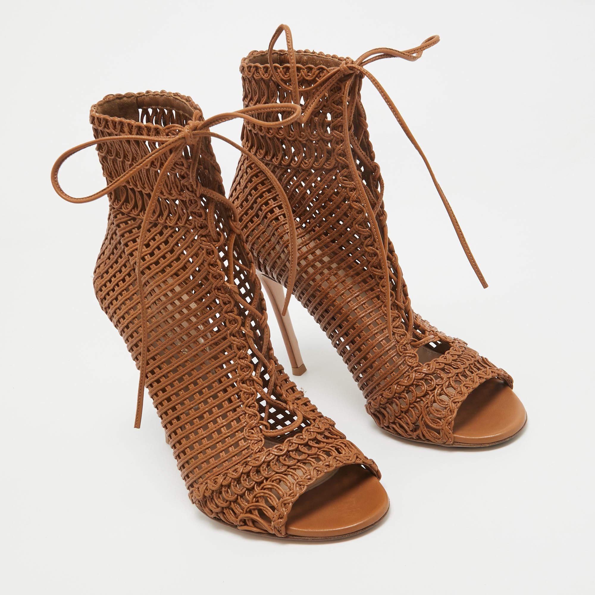 Women's Gianvito Rossi Brown Woven Leather Lace Up Ankle Boots Size 38.5 For Sale