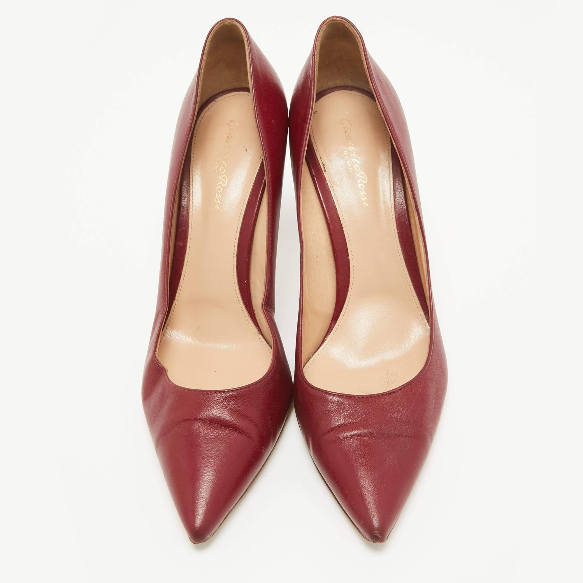 Marron Gianvito Rossi escarpins à bout pointu en cuir bordeaux, taille 40 en vente