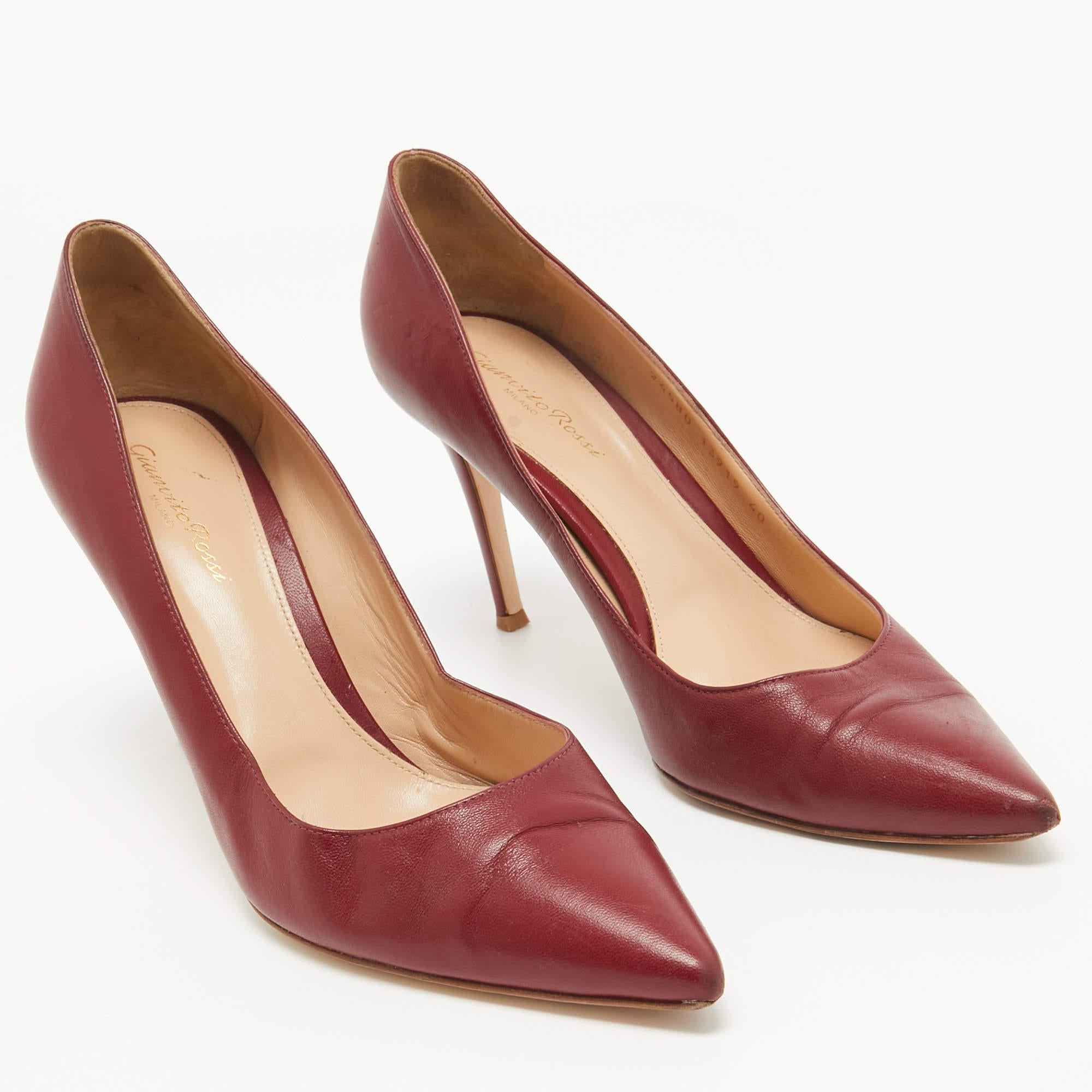 Gianvito Rossi escarpins à bout pointu en cuir bordeaux, taille 40 Excellent état - En vente à Dubai, Al Qouz 2