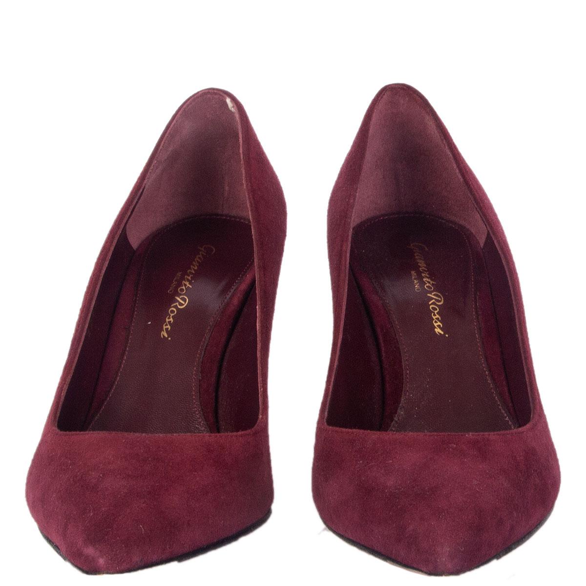100% authentic Gianvito Rossi 70 pointed-toe pumps in burgundy suede leather. Have been worn and are in excellent condition. 

Measurements
Imprinted Size	36
Shoe Size	36
Inside Sole	23.5cm (9.2in)
Width	7.5cm (2.9in)
Heel	7cm (2.7in)

All our