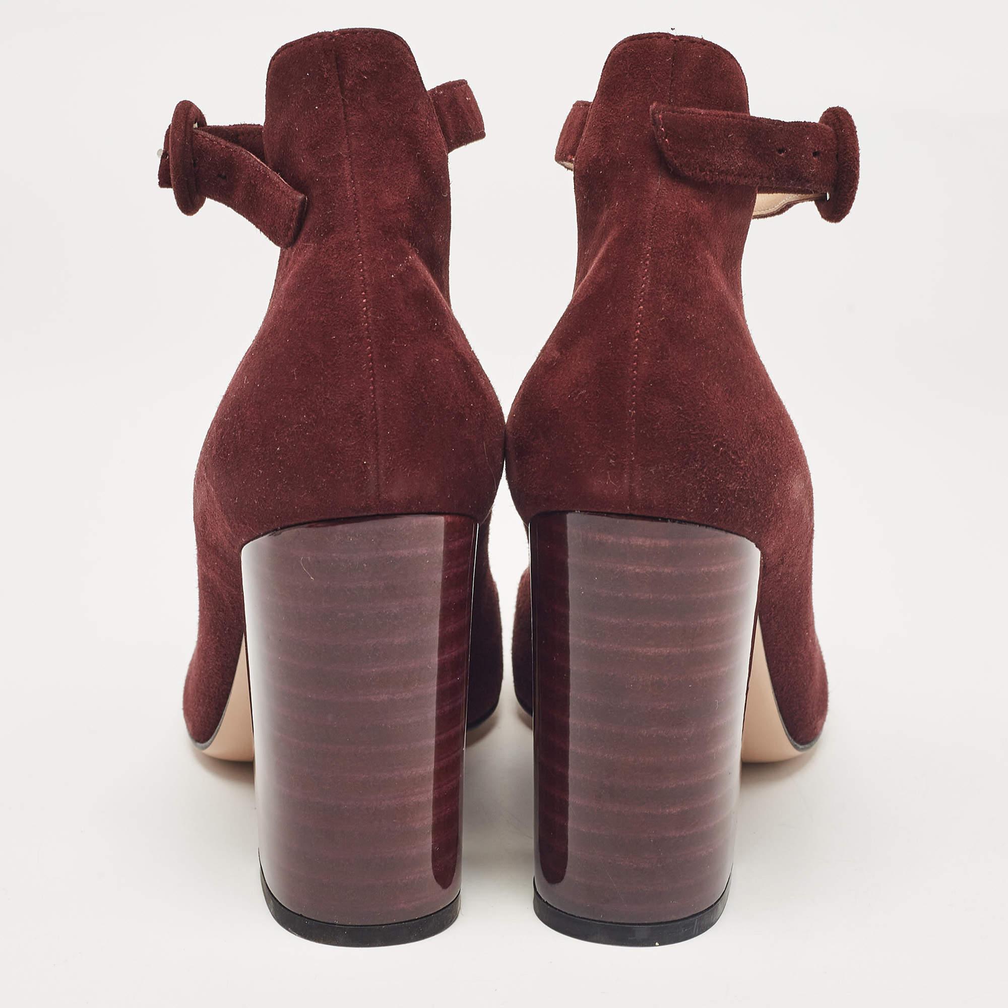 Women's Gianvito Rossi Burgundy Suede Mary Jane Pumps 38.5 For Sale