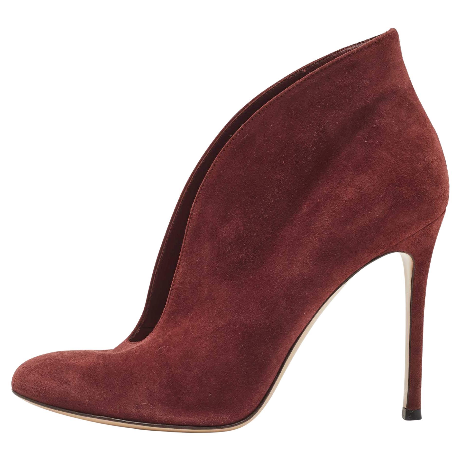 Gianvito Rossi Burgundy Suede Vamp Ankle Length Boots Size 38.5 For Sale