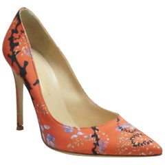 Gianvito Rossi Coral Silk Floral Print Pump - 37.5