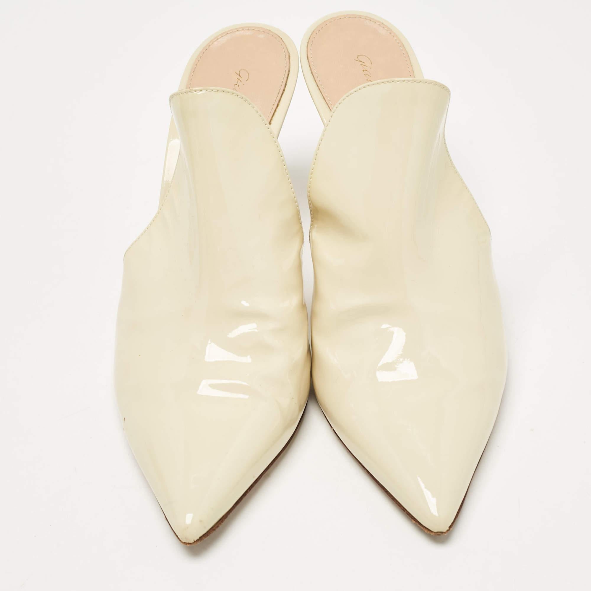 Beige Gianvito Rossi Cream Patent Leather Aramis Mules Size 38.5 For Sale