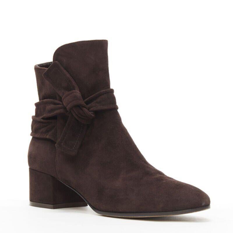 GIANVITO ROSSI dunkelbraune Wildleder-Stiefeletten mit Krawatte und klobigem Blockabsatz EU37 US7
Referenz: TGAS/A05379
Marke: Gianvito Rossi
MATERIAL: Wildleder
Farbe: Braun
Muster: Solide
Verschluss: Knöchelriemen
Zusätzliche Details: