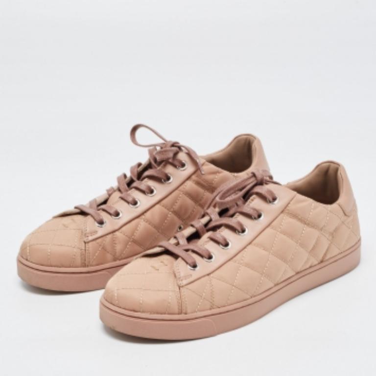 Gianvito Rossi Staubrosa gesteppte Leder Loft Low Top Turnschuhe Größe 37 (Braun) im Angebot