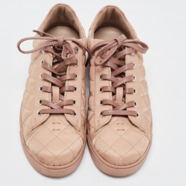 Gianvito Rossi Staubrosa gesteppte Leder Loft Low Top Turnschuhe Größe 37 im Zustand „Gut“ im Angebot in Dubai, Al Qouz 2
