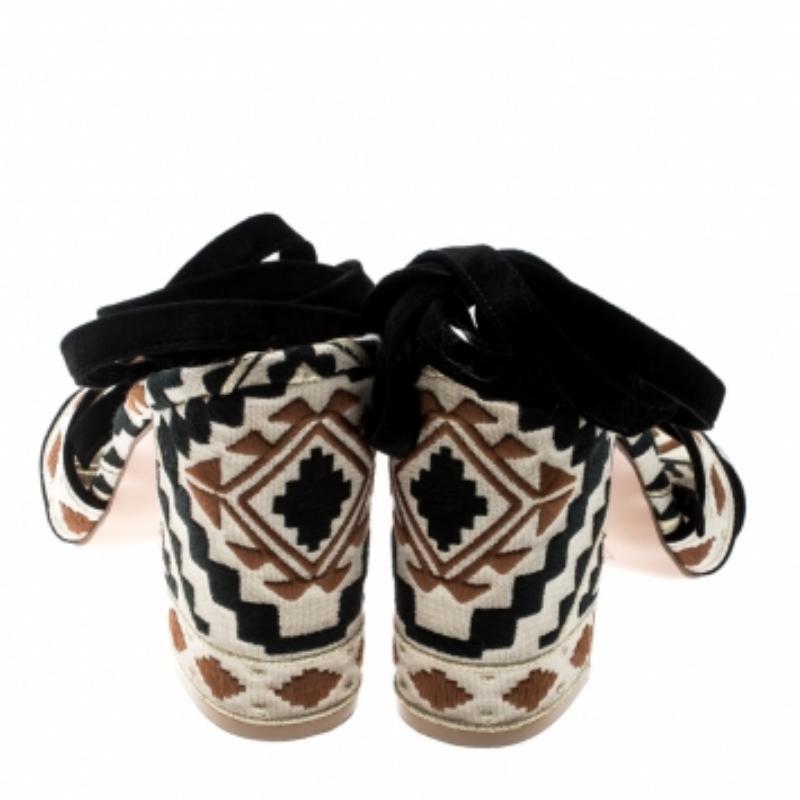 Gianvito Rossi Bestickte Canvas Wildleder Cheyenne Ankle Wrap Sandalen 39.5 im Angebot 1