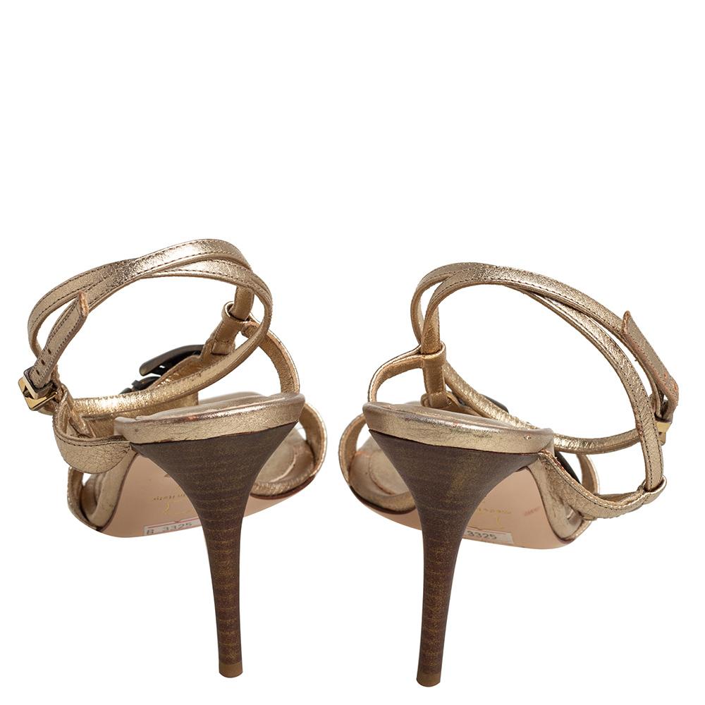 Gianvito Rossi Sandalias con correa en el tobillo de piel dorada con adornos talla 37 Marrón