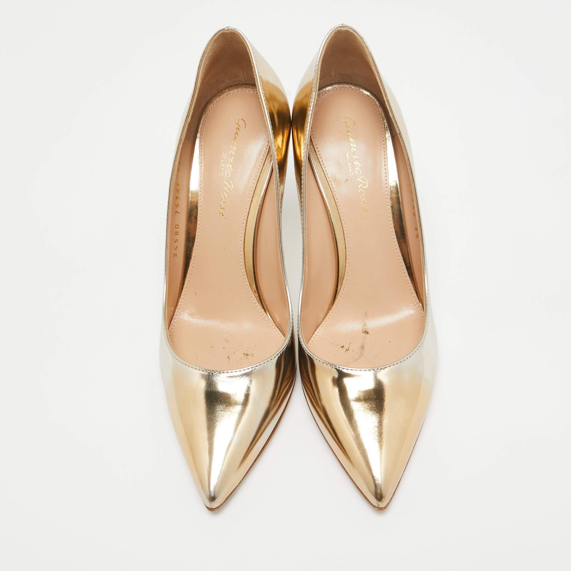 Oro Gianvito Rossi Pumps in pelle oro misura 35 in vendita