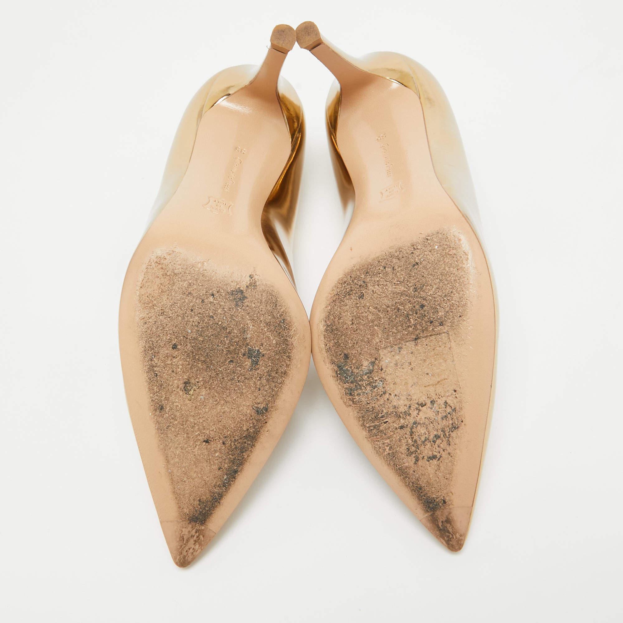 Gianvito Rossi Pumps in pelle oro misura 35 in vendita 1