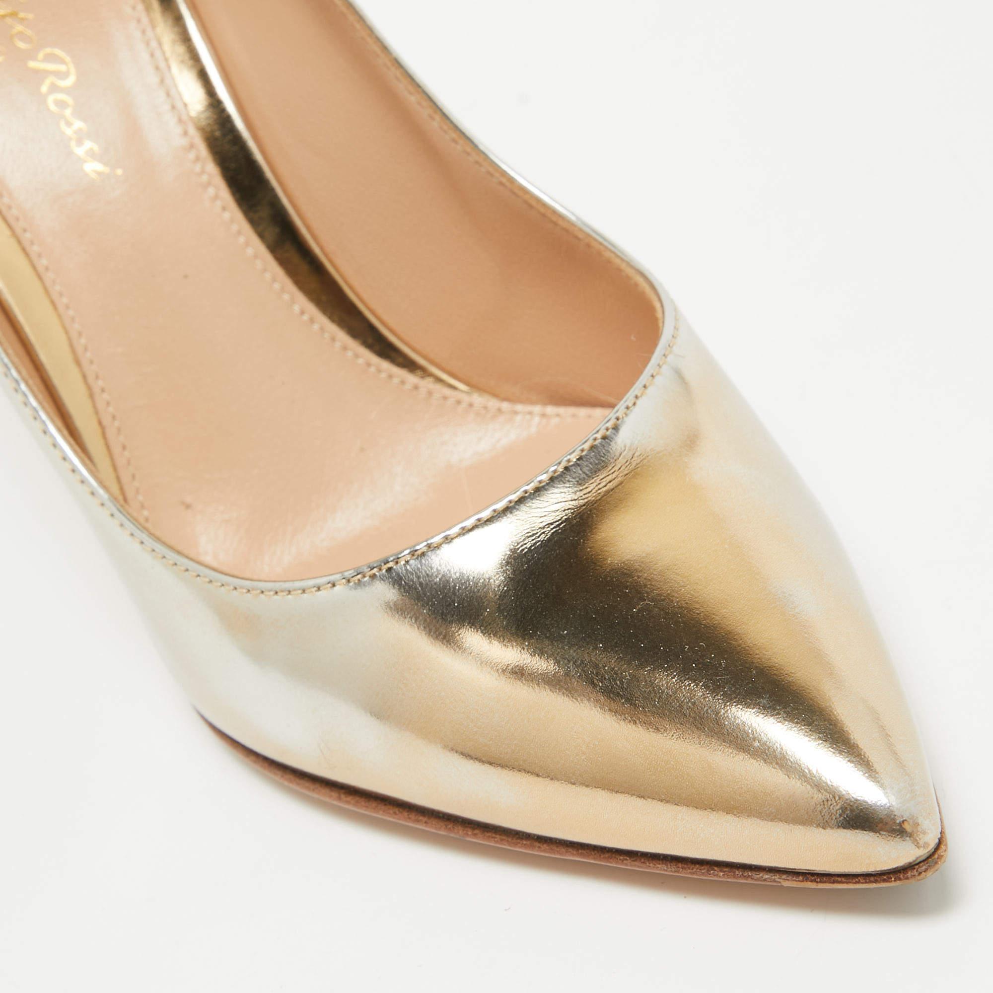 Gianvito Rossi Pumps in pelle oro misura 35 in vendita 2