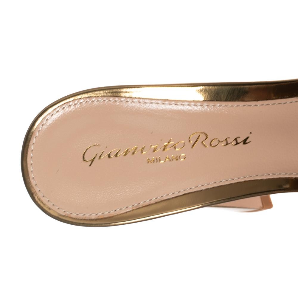 Gianvito Rossi Gold Leather Slide Sandals Size 35.5 In New Condition In Dubai, Al Qouz 2