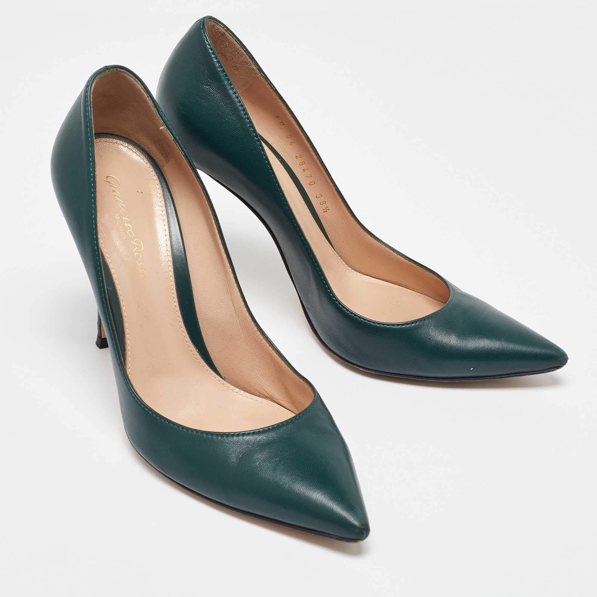 Gianvito Rossi Green Leather Gianvito Pumps Size 38.5 In Fair Condition For Sale In Dubai, Al Qouz 2