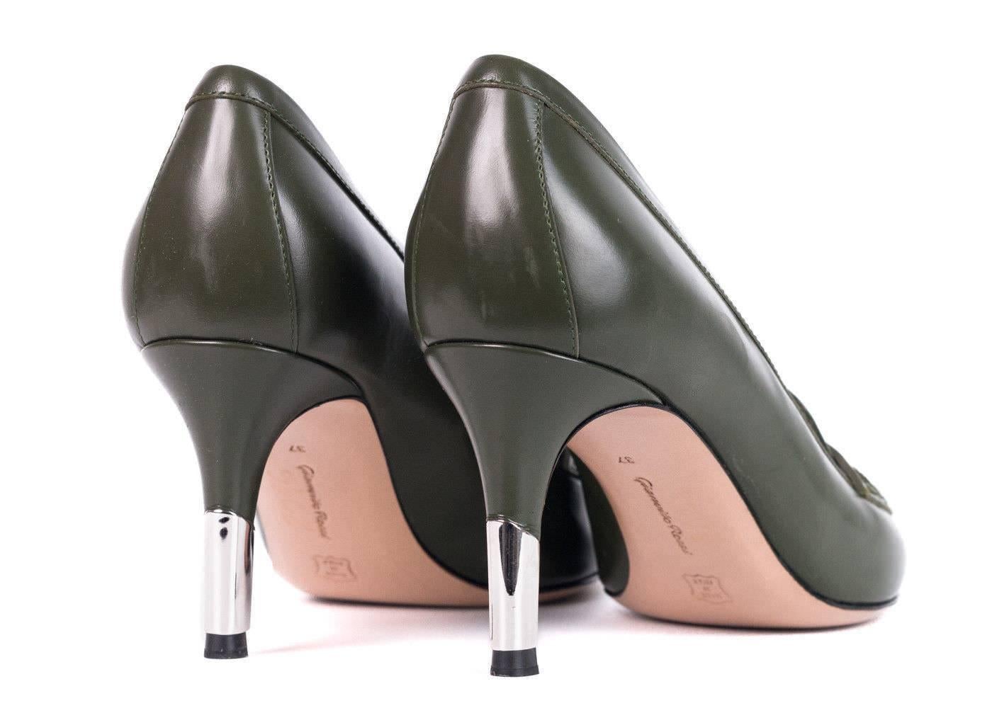 Women's Gianvito Rossi Green Leather Pointed Toe Metal Accent Heels