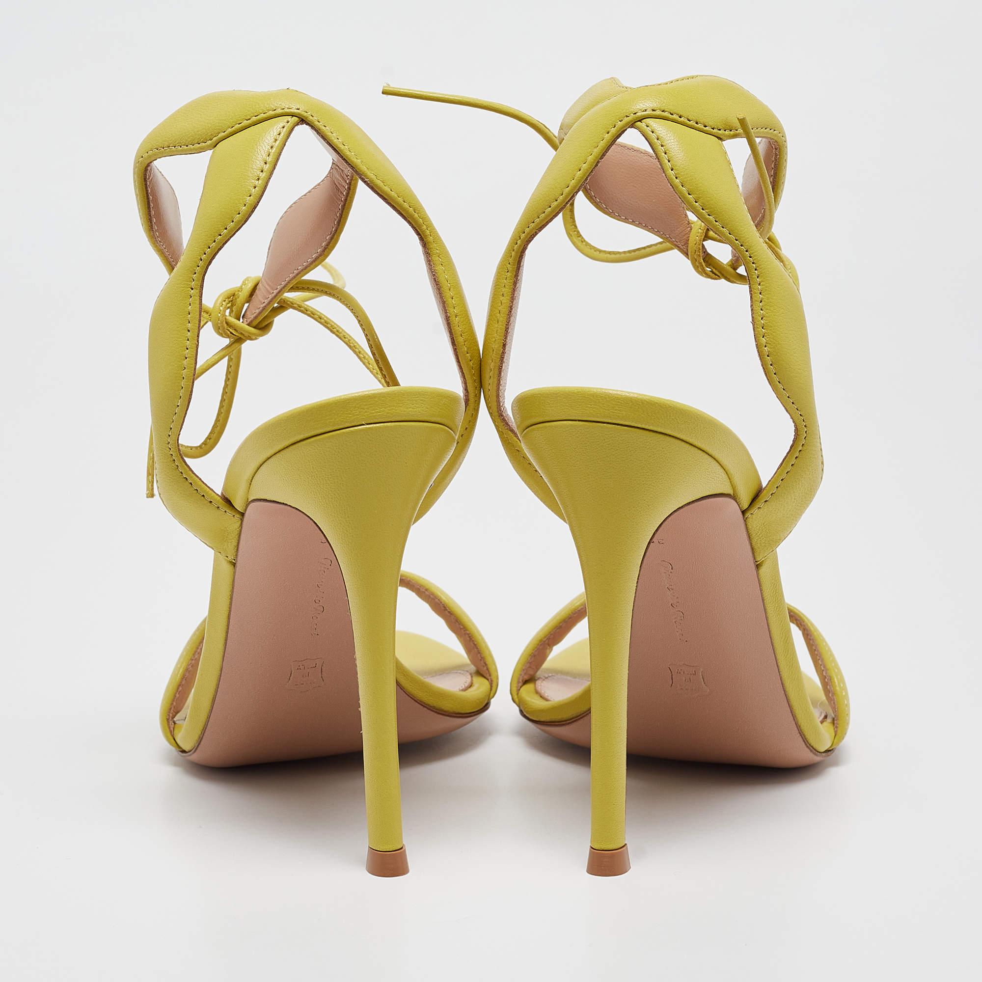 Donna Gianvito Rossi Sandali alla caviglia in pelle verde ondulata misura 38 in vendita