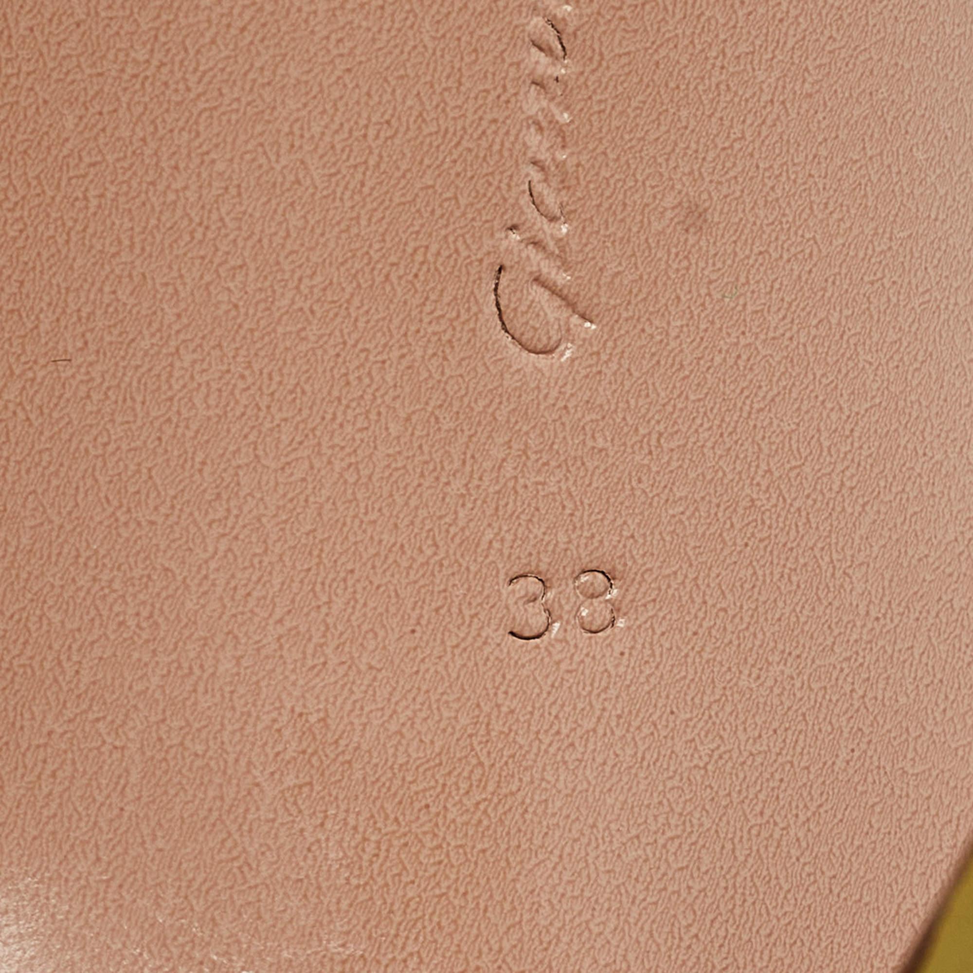 Gianvito Rossi Sandali alla caviglia in pelle verde ondulata misura 38 in vendita 3