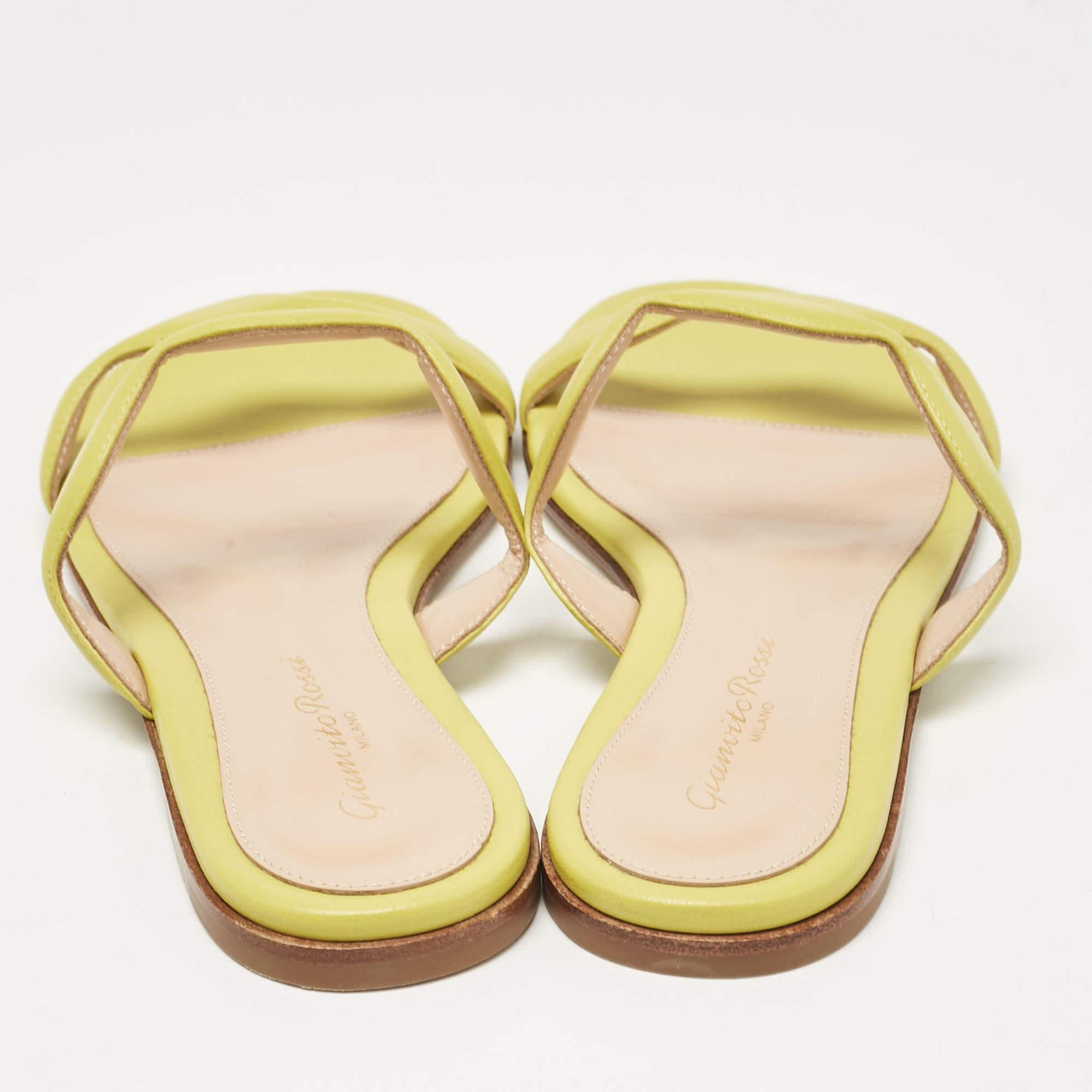 Gianvito Rossi - Chaussures plates ondulées en cuir vert, taille 37 Pour femmes en vente