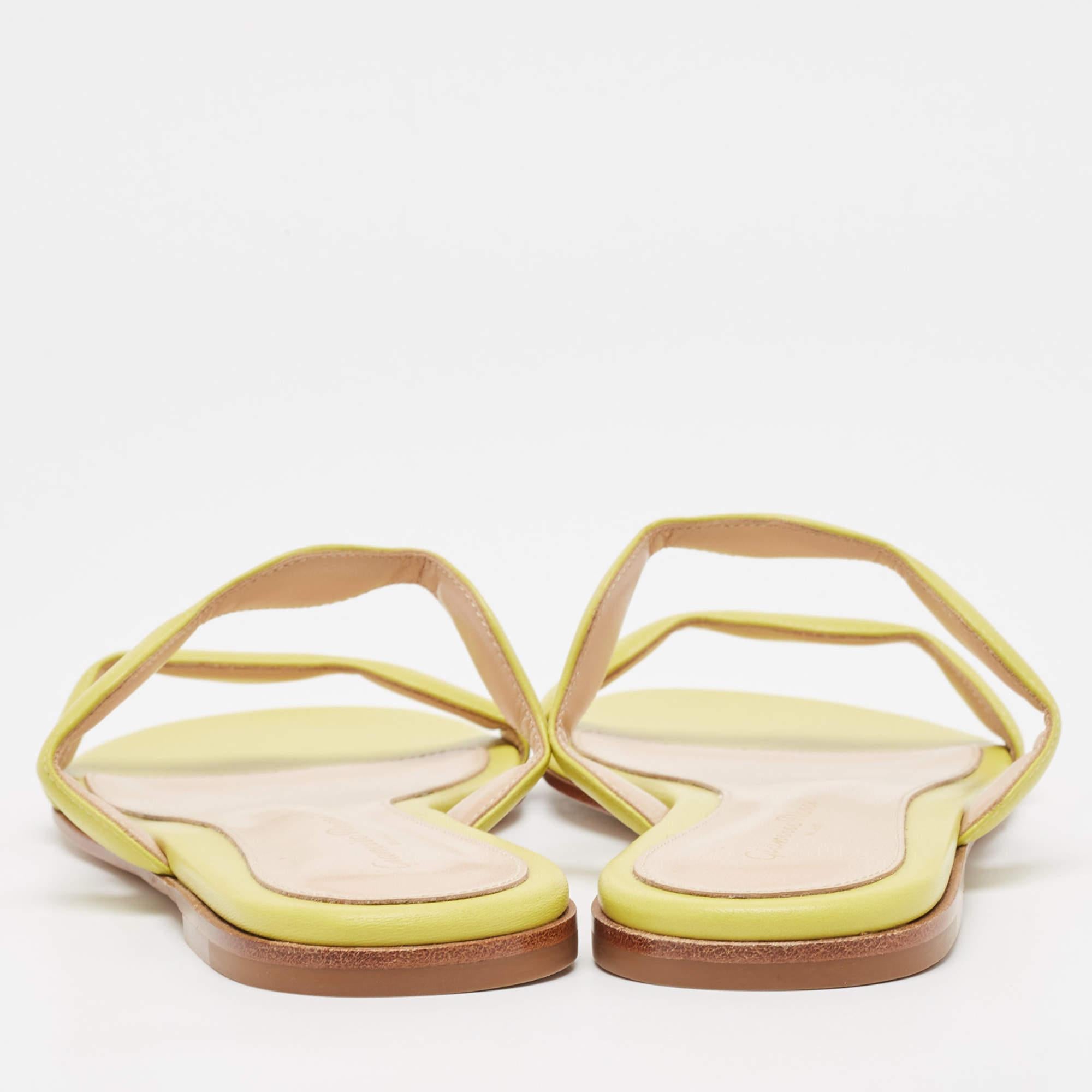 Gianvito Rossi - Chaussures plates ondulées en cuir vert, taille 38 Pour femmes en vente