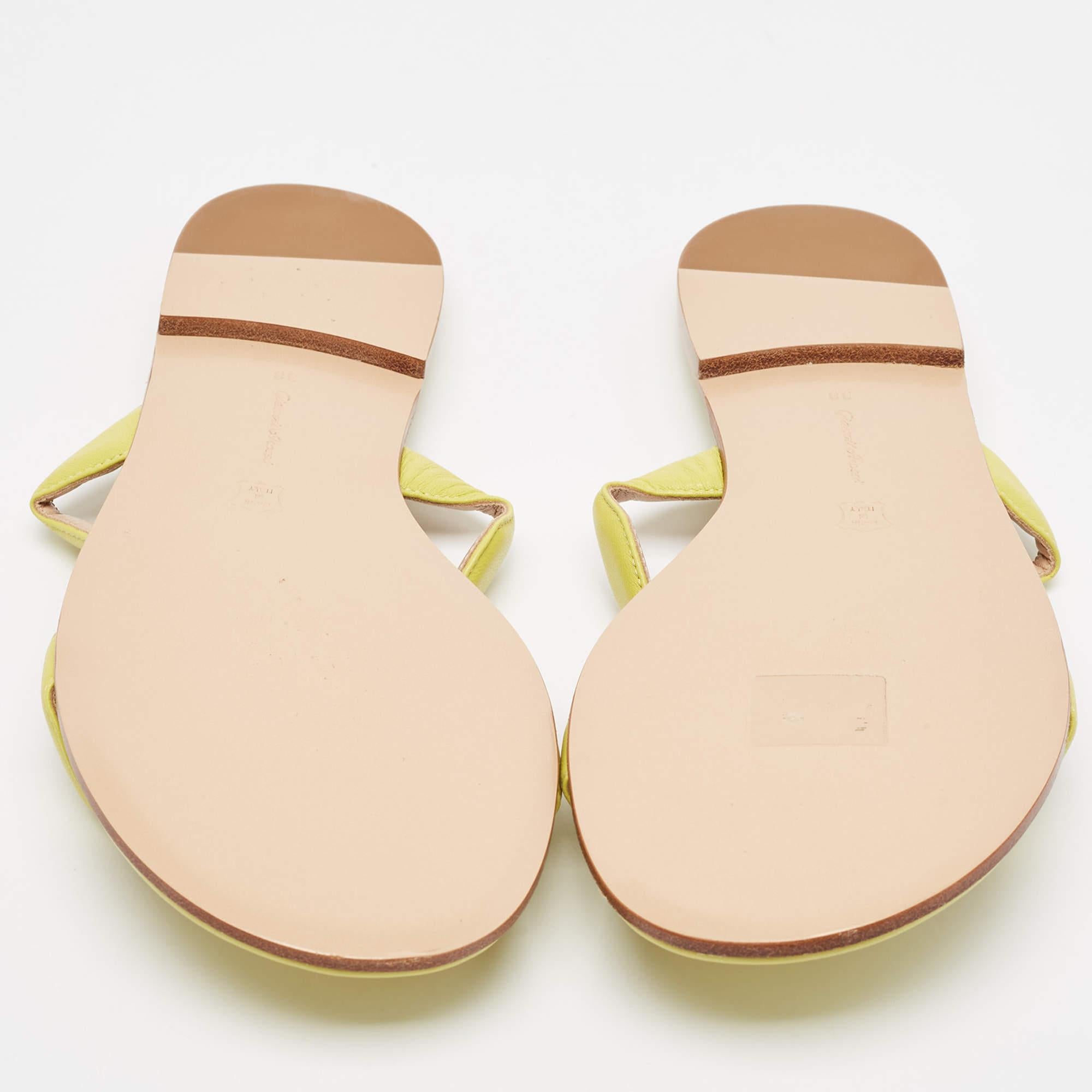 Gianvito Rossi - Chaussures plates ondulées en cuir vert, taille 38 en vente 1
