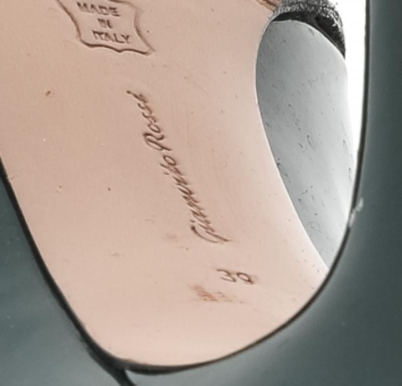 Gianvito Rossi Greene & Greene Pumps a punta in pelle verniciata Taglia 39 In condizioni discrete in vendita a Dubai, Al Qouz 2