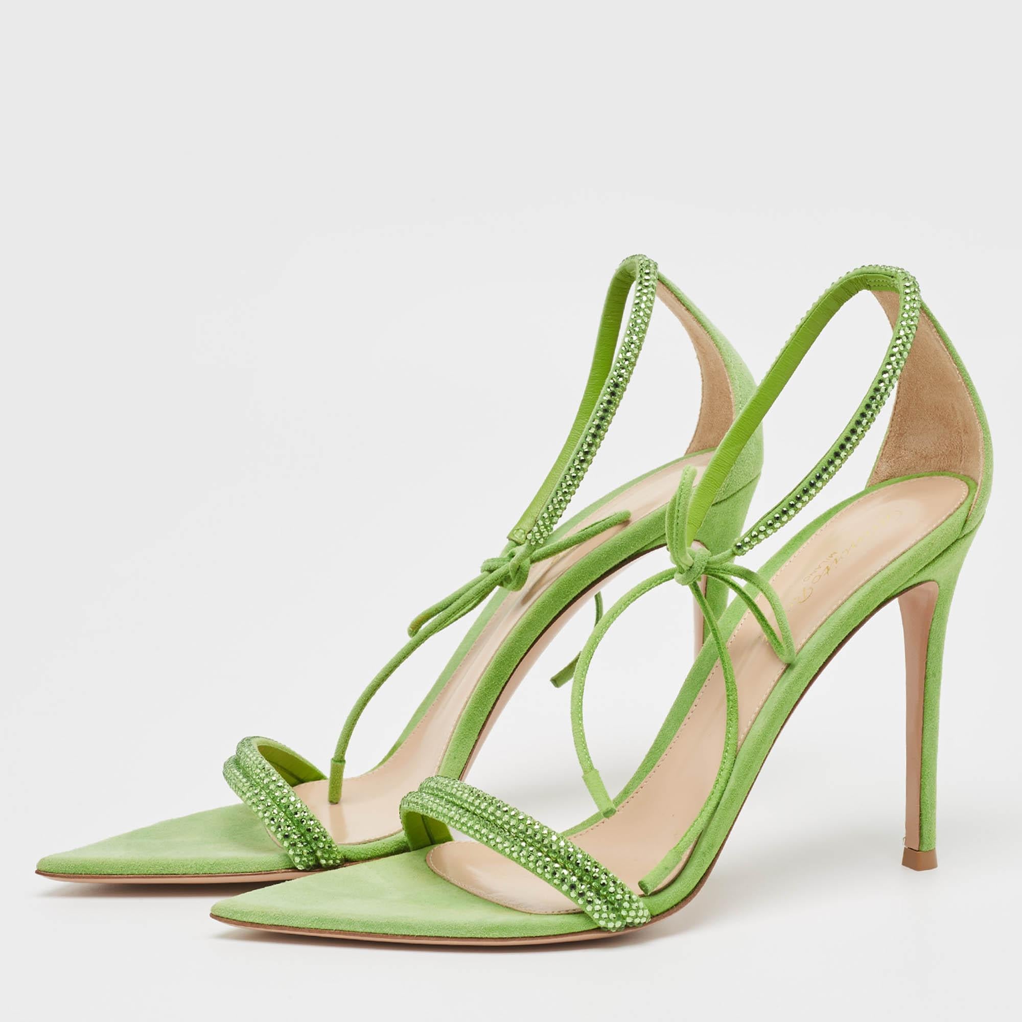 Gianvito Rossi Greene & Greene Greene in pelle scamosciata impreziosita da cristalli Sandali Montecarlo Taglia 40 In condizioni ottime in vendita a Dubai, Al Qouz 2
