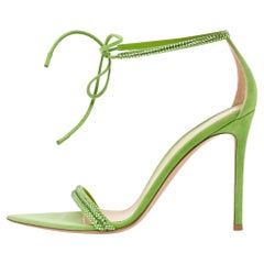 Gianvito Rossi - Sandales Montecarlo en daim vert ornées de cristaux, taille 40