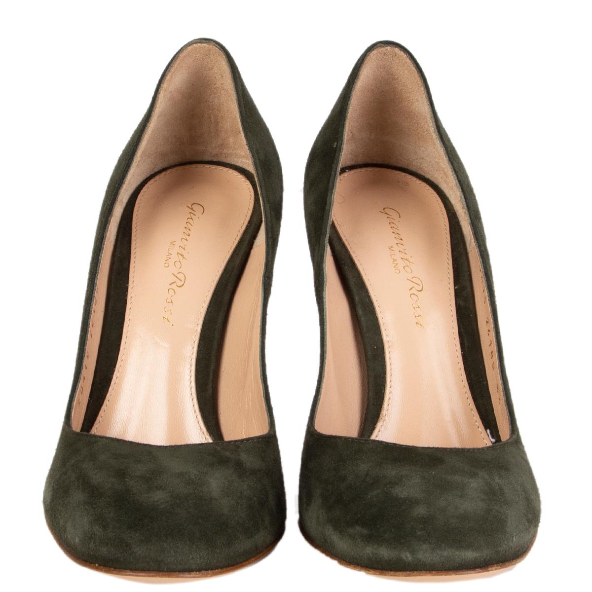 100% authentic Gianvito Rossi Florence round-toe pumps in olive green suede. Brand new.

Measurements
Imprinted Size	36
Shoe Size	36
Inside Sole	23.5cm (9.2in)
Width	7cm (2.7in)
Heel	10cm (3.9in)

All our listings include only the listed item unless
