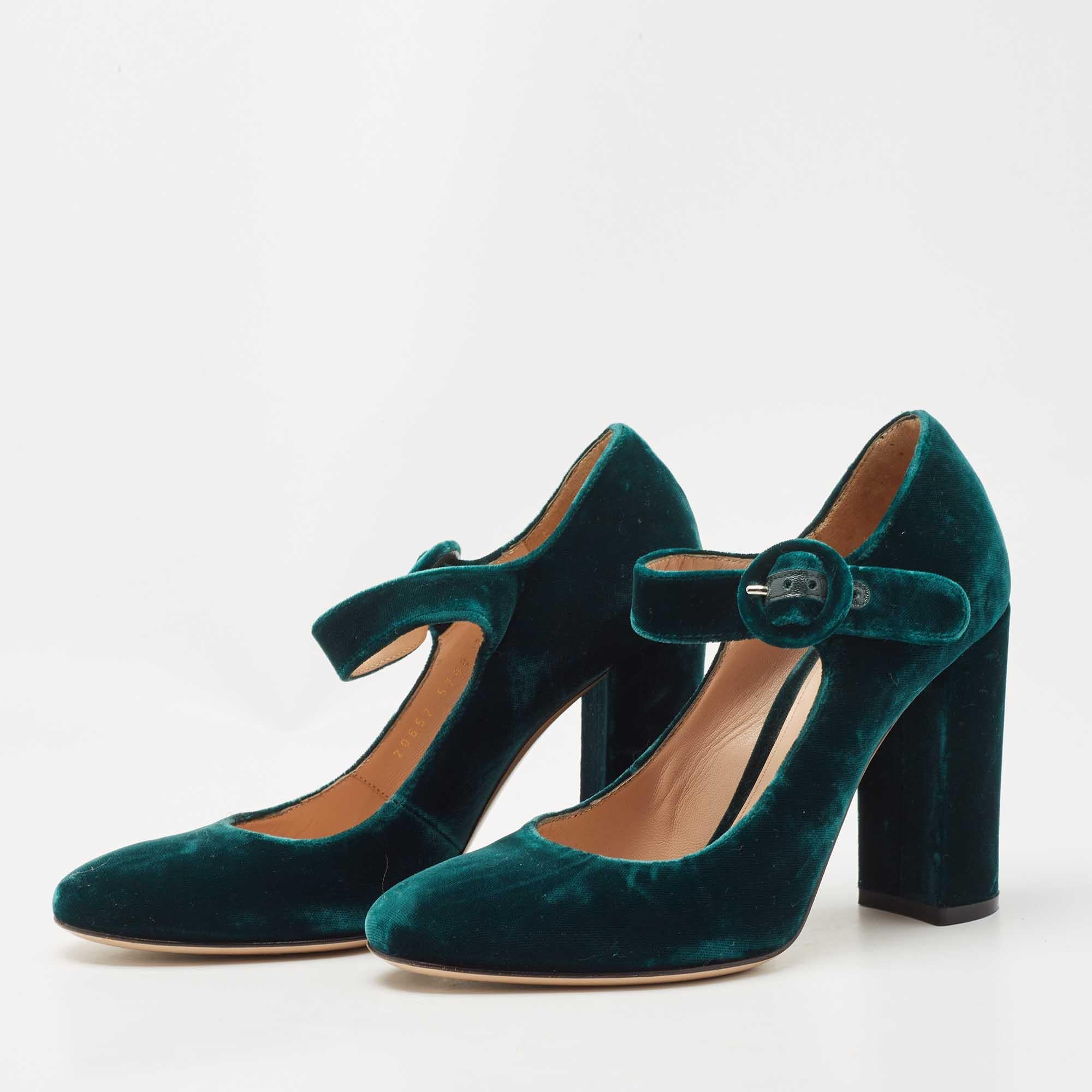 Perfettamente cucito e rifinito per garantire un aspetto e una vestibilità Eleg.  queste scarpe firmate sono un acquisto che amerai sfoggiare. Sono bellissime ai piedi.