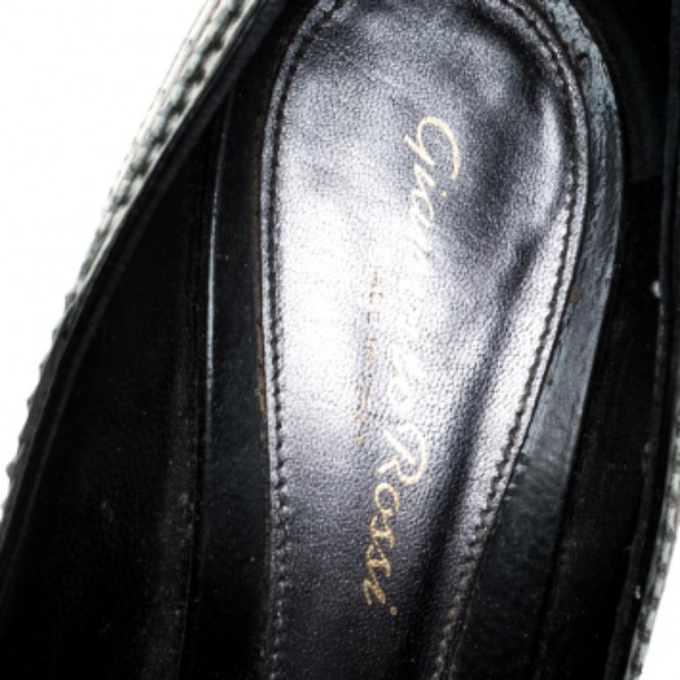 Gianvito Rossi Grau/Schwarze Plateau Pumps aus Leder mit Schleife und Peep Toe Größe 40 im Zustand „Relativ gut“ im Angebot in Dubai, Al Qouz 2