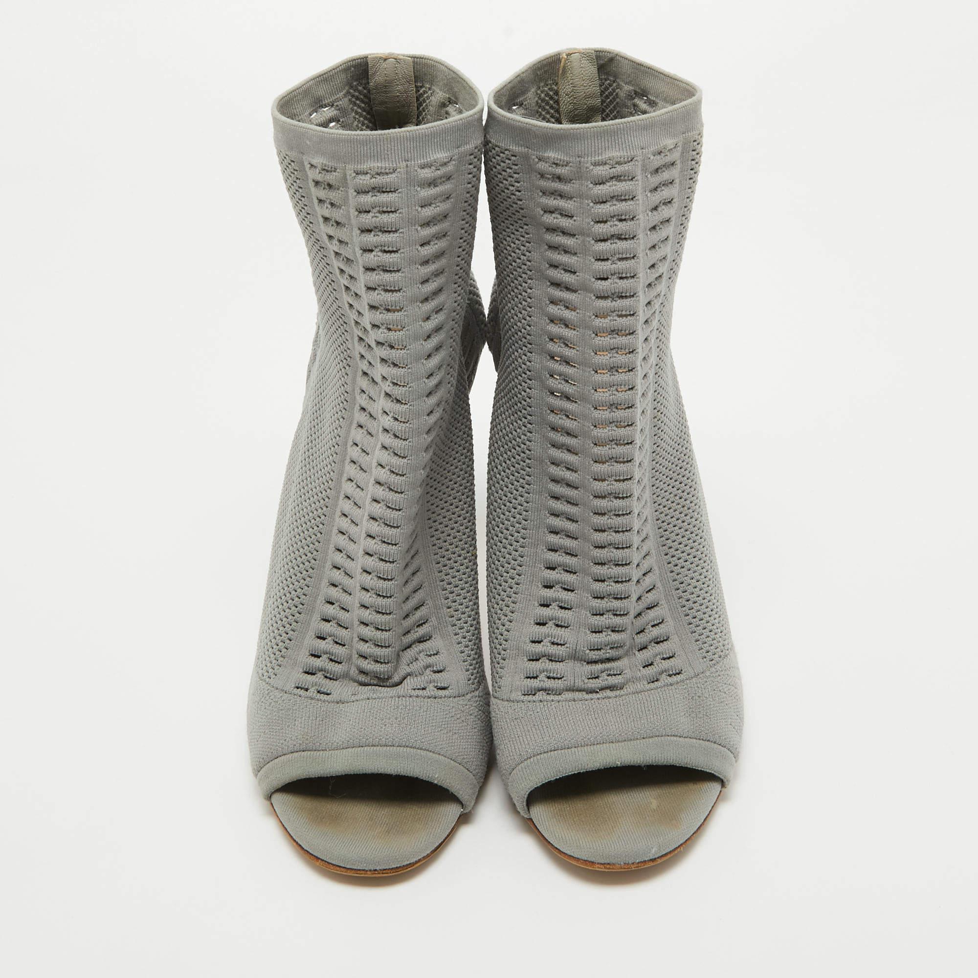 Gris Gianvito Rossi - Bottines à bout ouvert en tissu gris taille 38 en vente