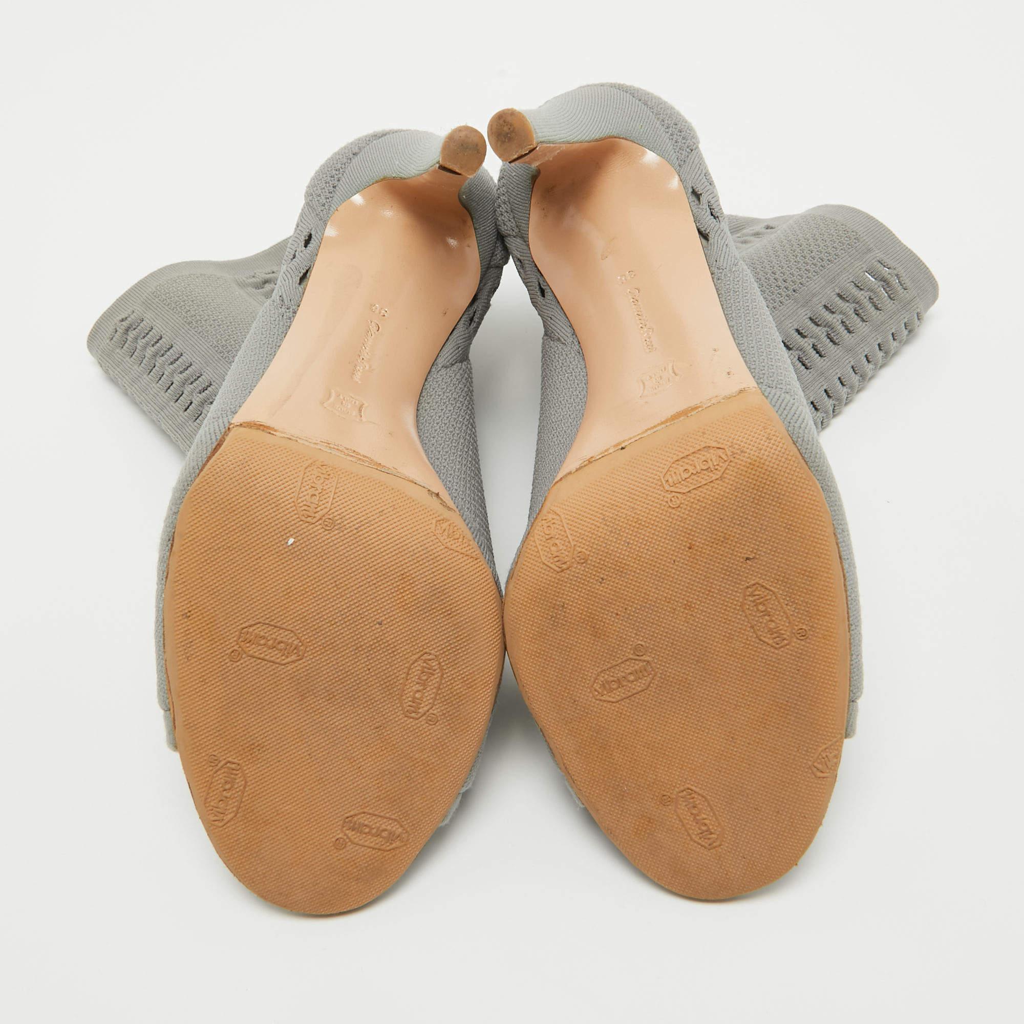 Gianvito Rossi - Bottines à bout ouvert en tissu gris taille 38 en vente 1
