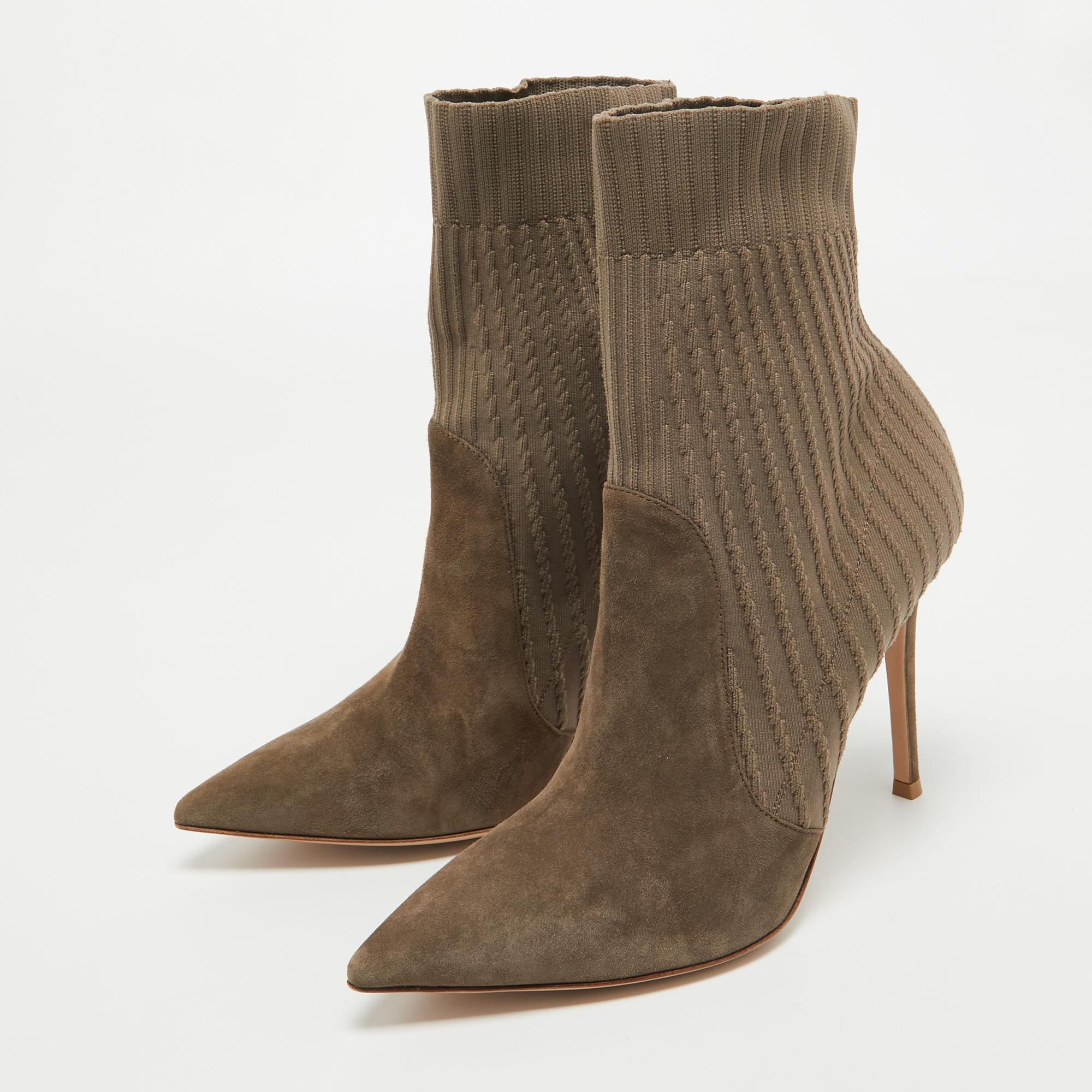 Give your outfit a luxe update with this pair of designer ankle boots. The shoes are sewn perfectly to help you make a statement in them for a long time.

