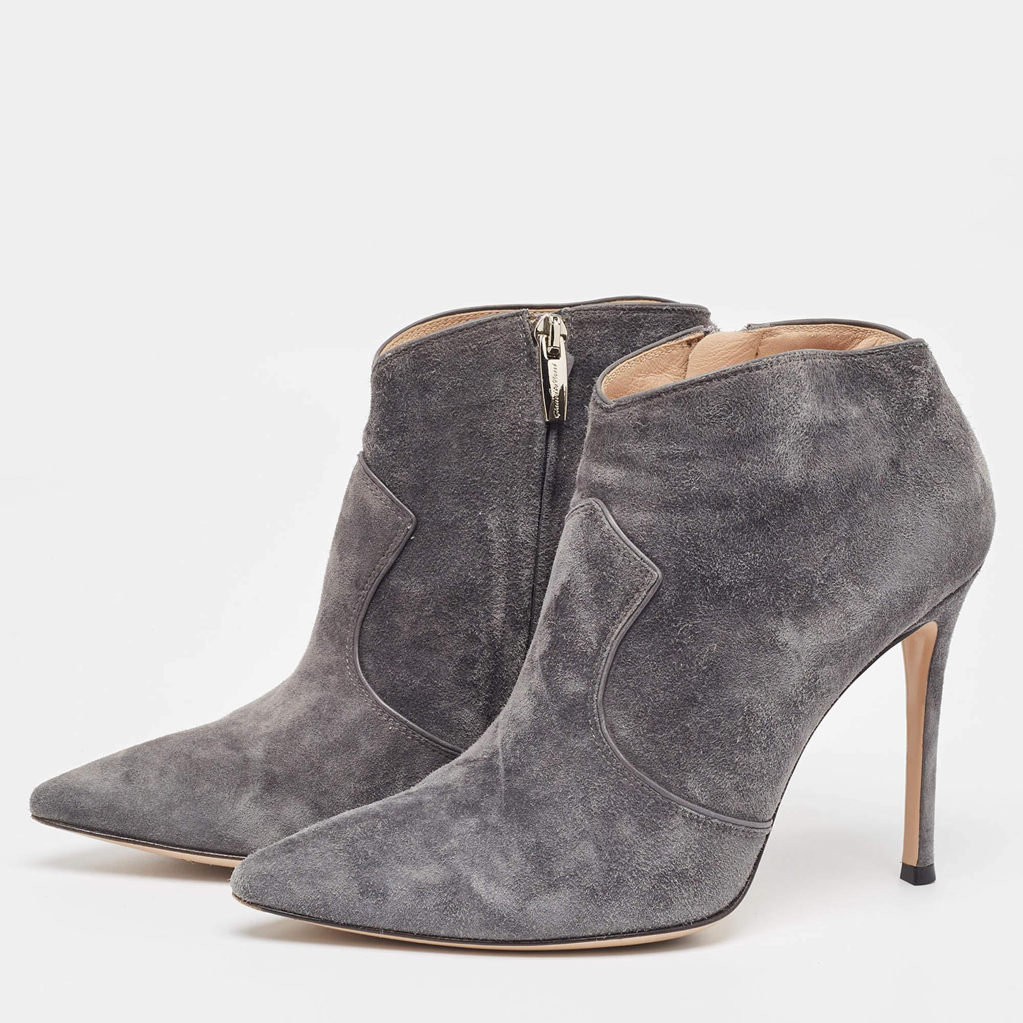 Boots are an essential part of your wardrobe and these boots crafted from top quality materials are a fine choice. Offering the best of comfort and style this sturdy soled pair would be great with skinny jeans for a casual day out