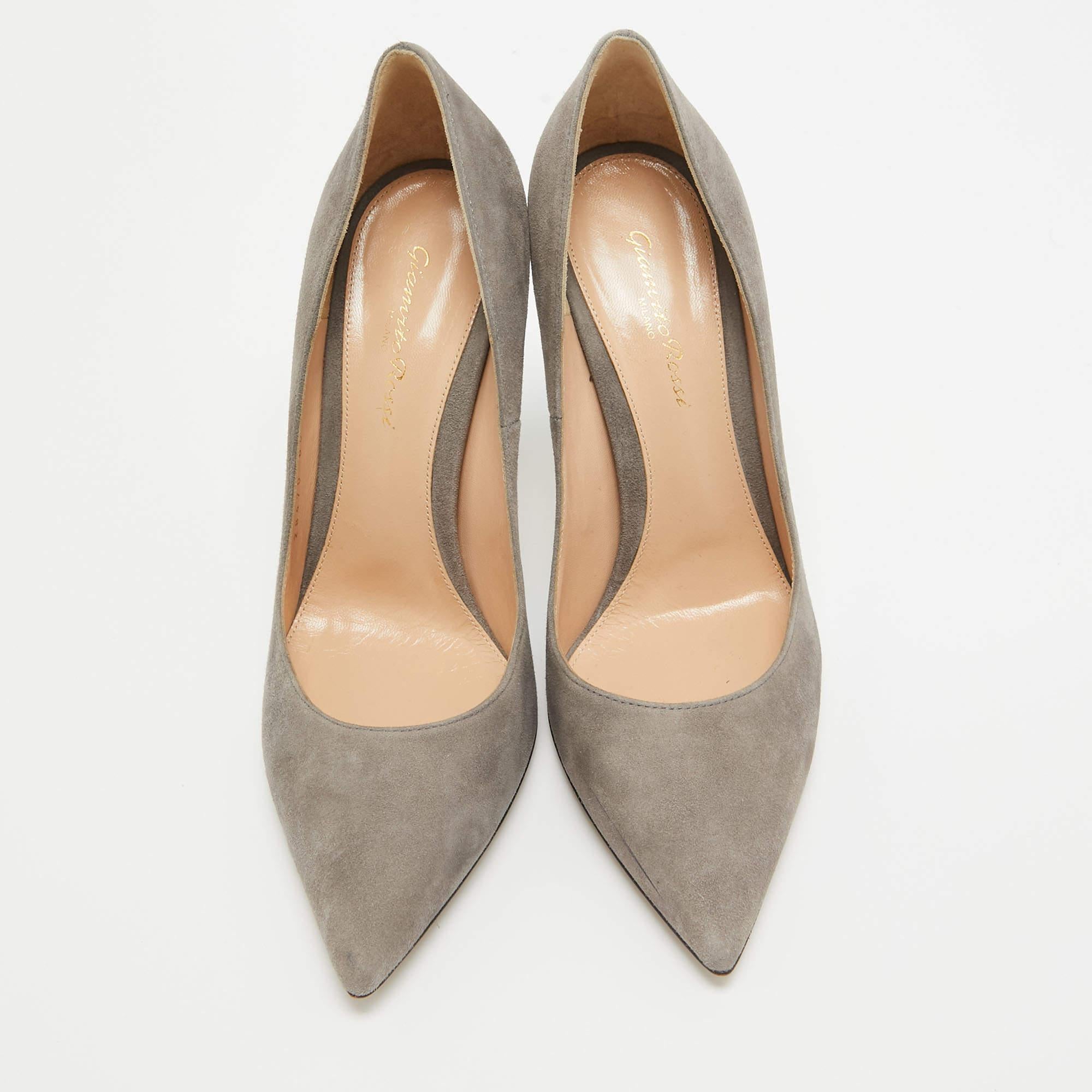 Make a statement with these Gianvito Rossi grey pumps for women. Impeccably crafted, these chic heels offer both fashion and comfort, elevating your look with each graceful step.

