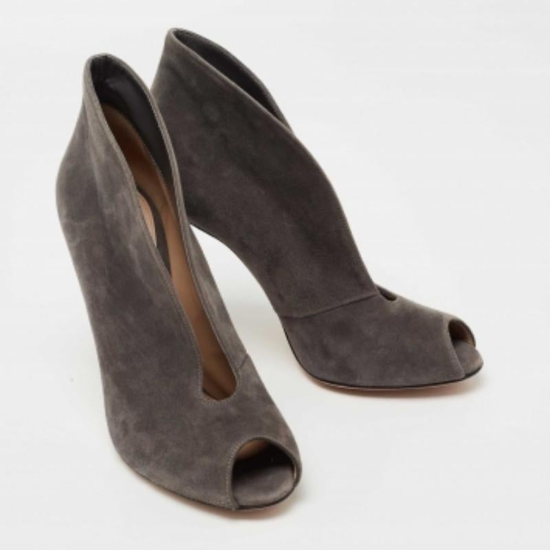 Black Gianvito Rossi Grey Suede Vamp Peep Toe Booties Size 39.5 For Sale