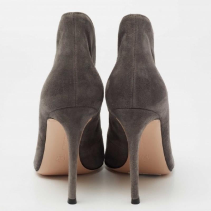 Women's Gianvito Rossi Grey Suede Vamp Peep Toe Booties Size 39.5 For Sale