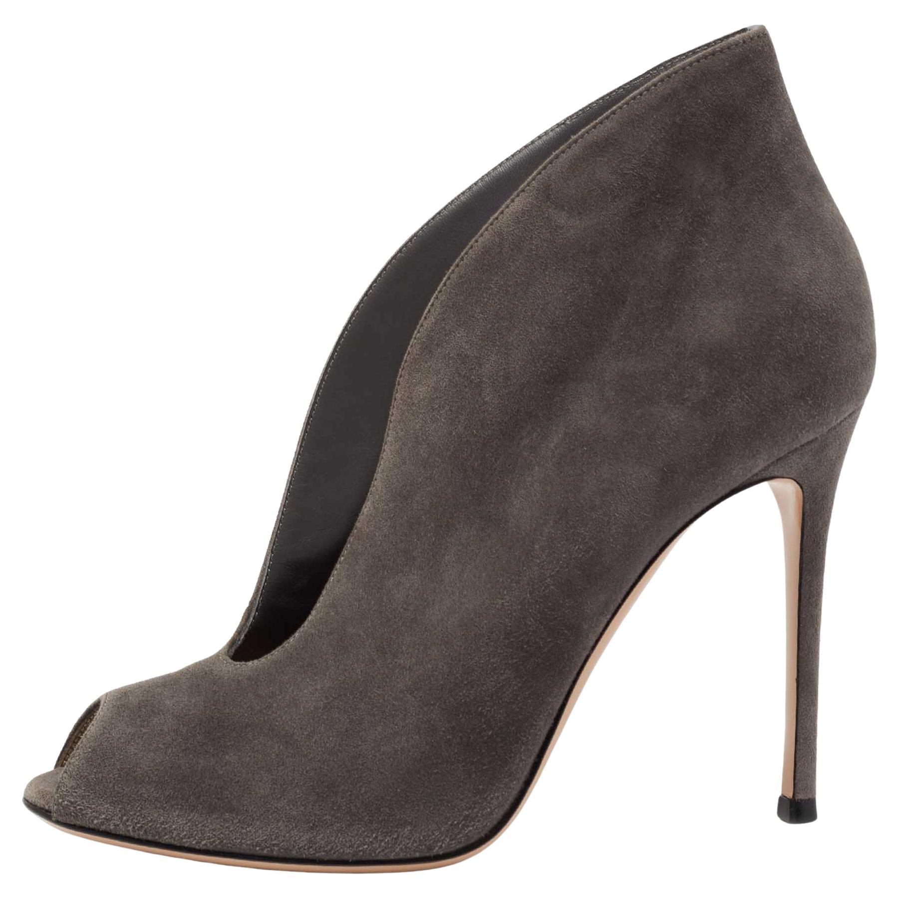 Gianvito Rossi Grey Suede Vamp Peep Toe Booties Size 39.5 For Sale
