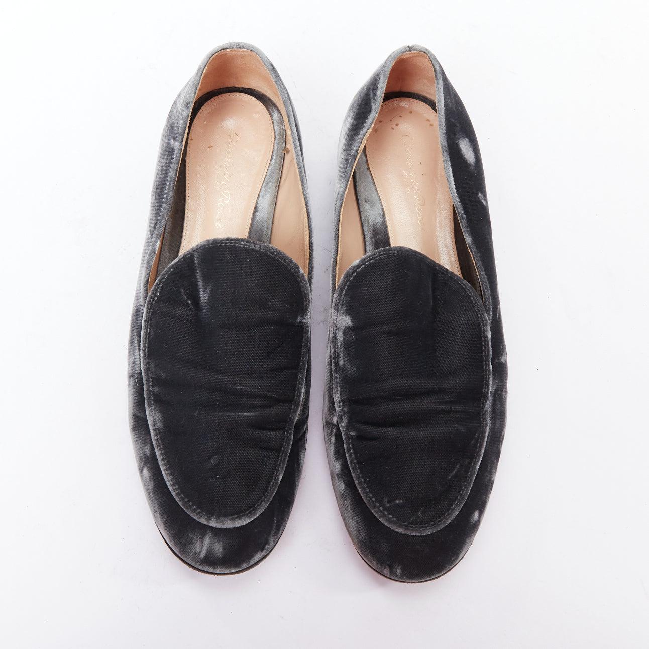 GIANVITO ROSSI mocasines minimal slip on de terciopelo gris con pespuntes EU38
Referencia: ECLO/A00107
Marca: Gianvito Rossi
Material: Terciopelo
Color: Gris
Patrón: Sólido
Cierre: Slip On
Forro: Piel nude
Fabricado en: Italia

CONDICIÓN:
Estado:
