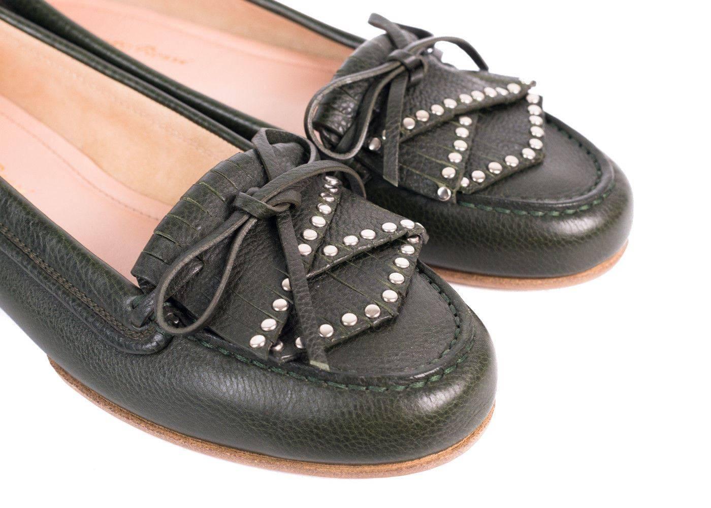 Gianvito Rossi Hunter Green Studded Leather Self-Tie Tassel Moccasins In New Condition For Sale In Brooklyn, NY