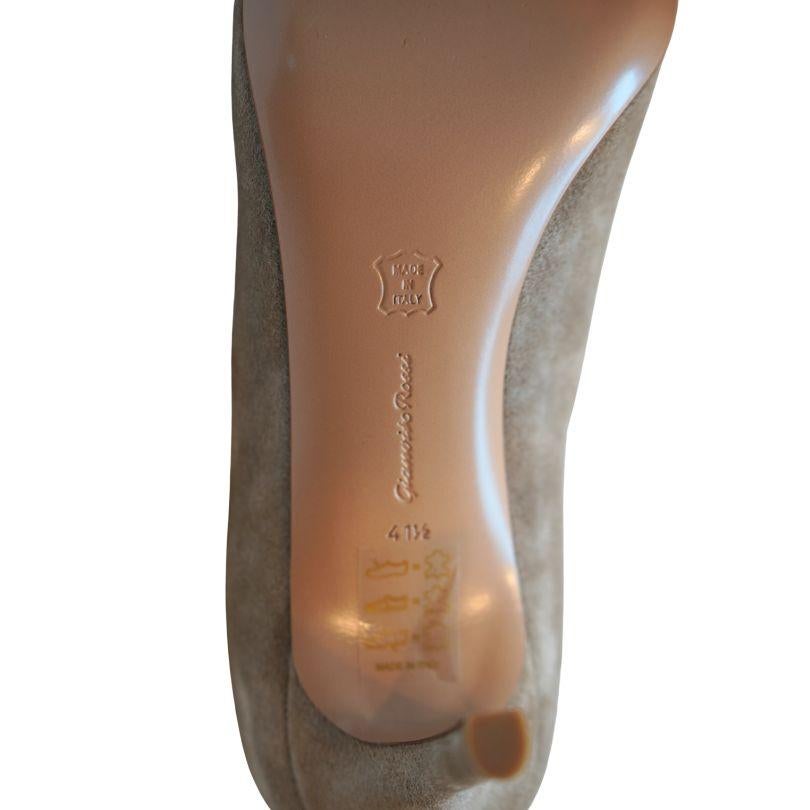Gianvito Rossi Tacones de ante italiano Beige 41.5 en venta 7