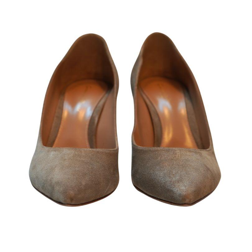 Gianvito Rossi Tacones de ante italiano Beige 41.5 en Nuevo estado para la venta en Beverly Hills, CA