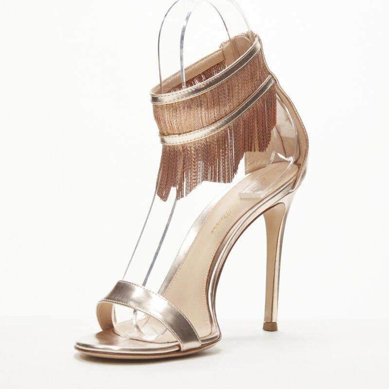 GIANVITO ROSSI Josephine sandalia de tacón alto con flecos de metal cobrizo EU38 en Bueno estado para la venta en Hong Kong, NT