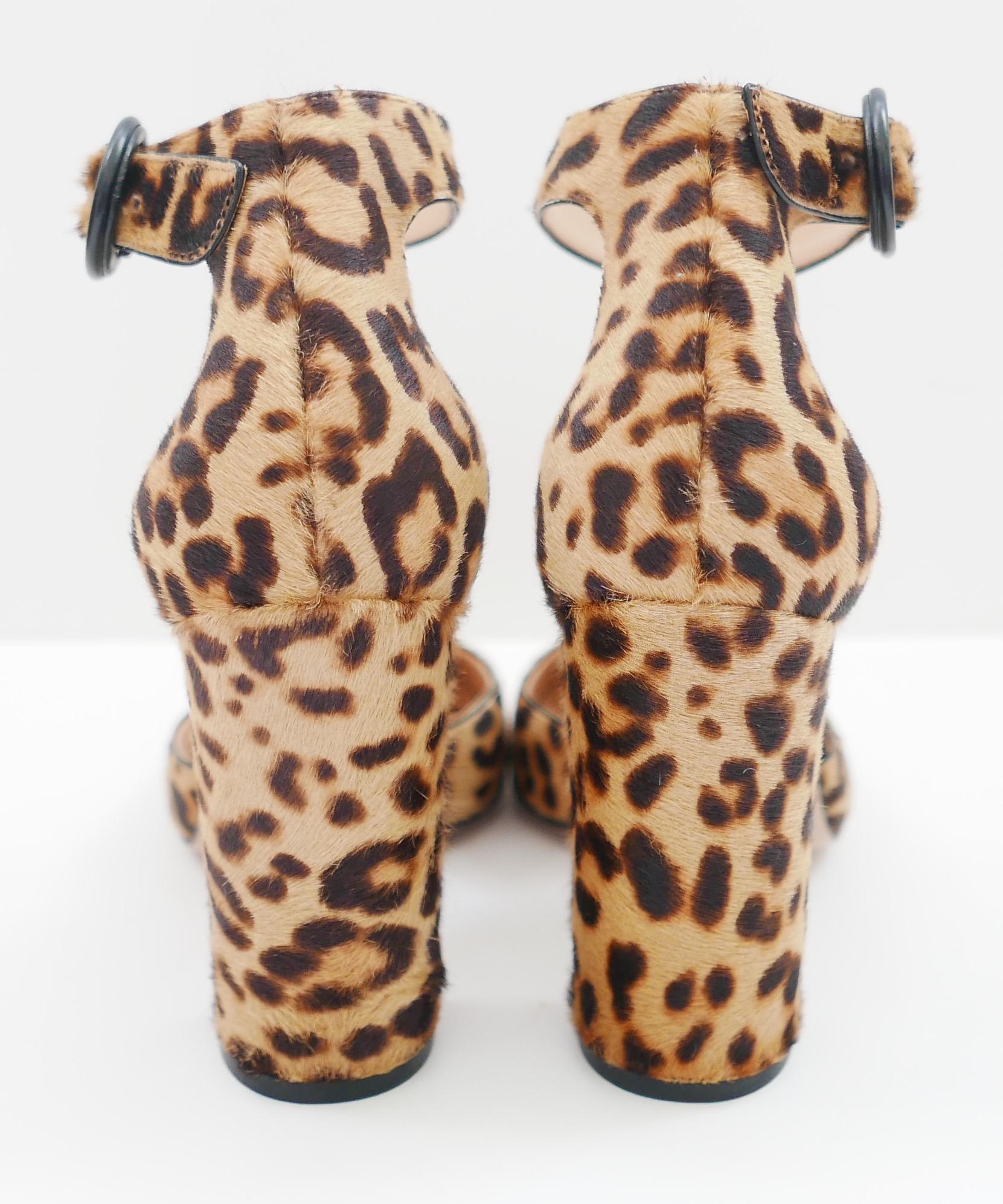 Gianvito Rossi Leopard Kalbshaar-Pumps mit Knöchelriemen im Zustand „Neu“ im Angebot in London, GB
