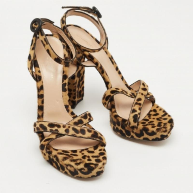 Gianvito Rossi Leopard Print Kalbshaar Plattform Knöchelriemen Sandalen Größe 39 (Grau) im Angebot