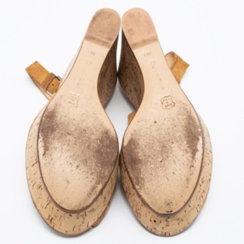 Gianvito Rossi Hellbraune Keilsandalen aus Wildleder Größe 38 Damen im Angebot