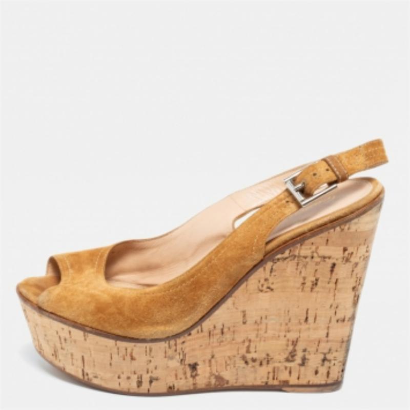 Gianvito Rossi Hellbraune Keilsandalen aus Wildleder Größe 38 im Angebot