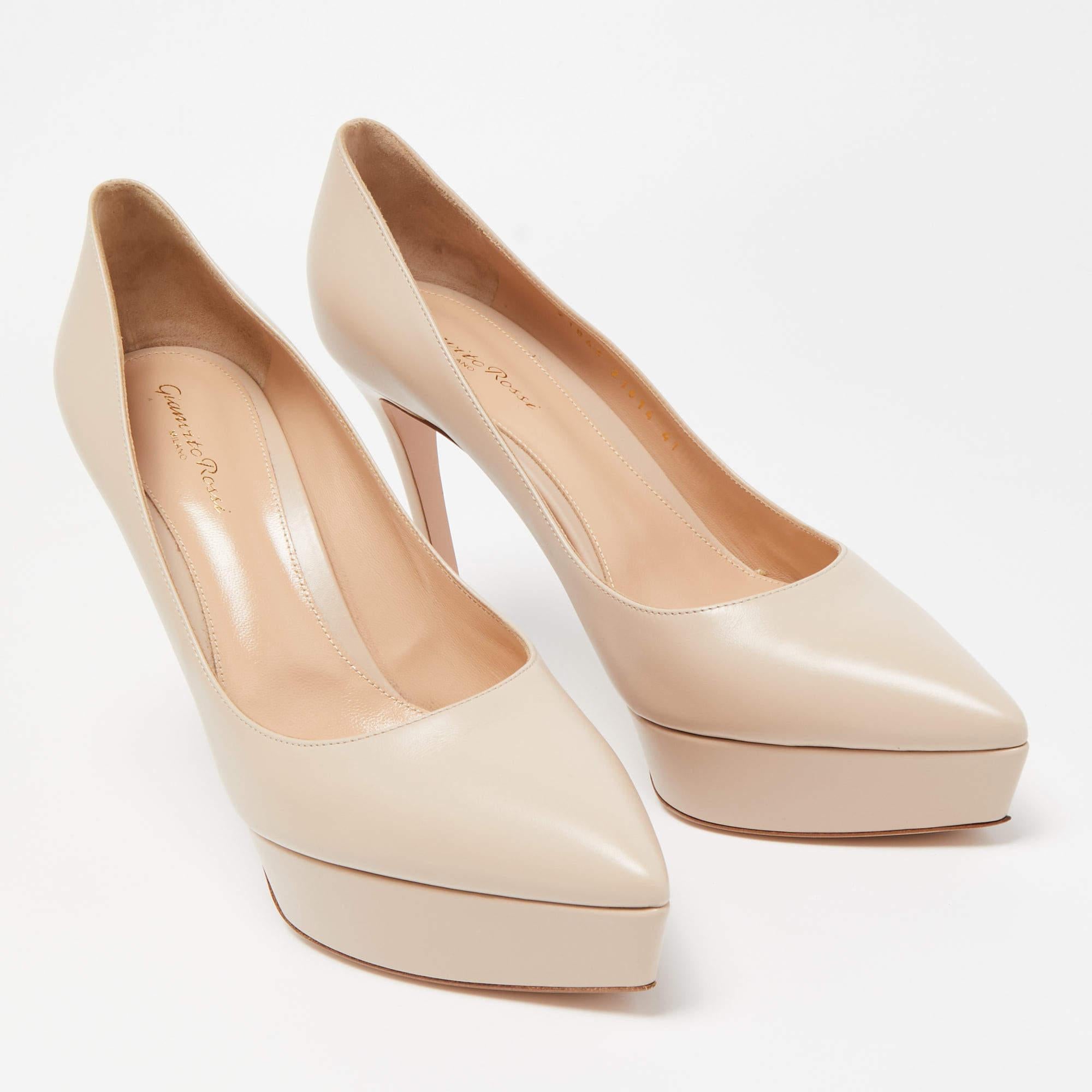 Beige Gianvito Rossi Light Pink Leather Platform Pointed Toe Pumps Size 41 For Sale